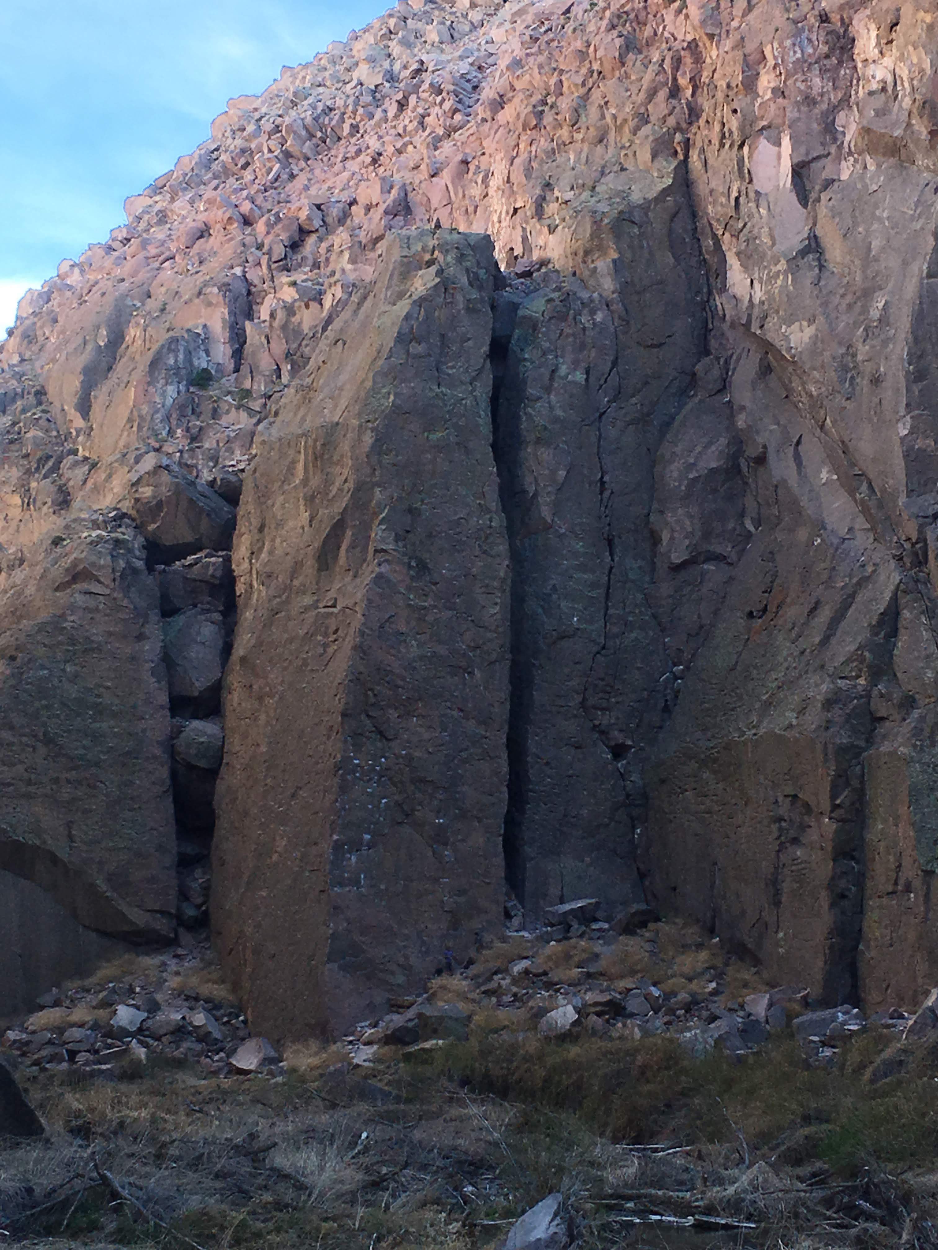 The Gorgous Towers area in the Owens River Gorge has this distinctive wide chimney. 