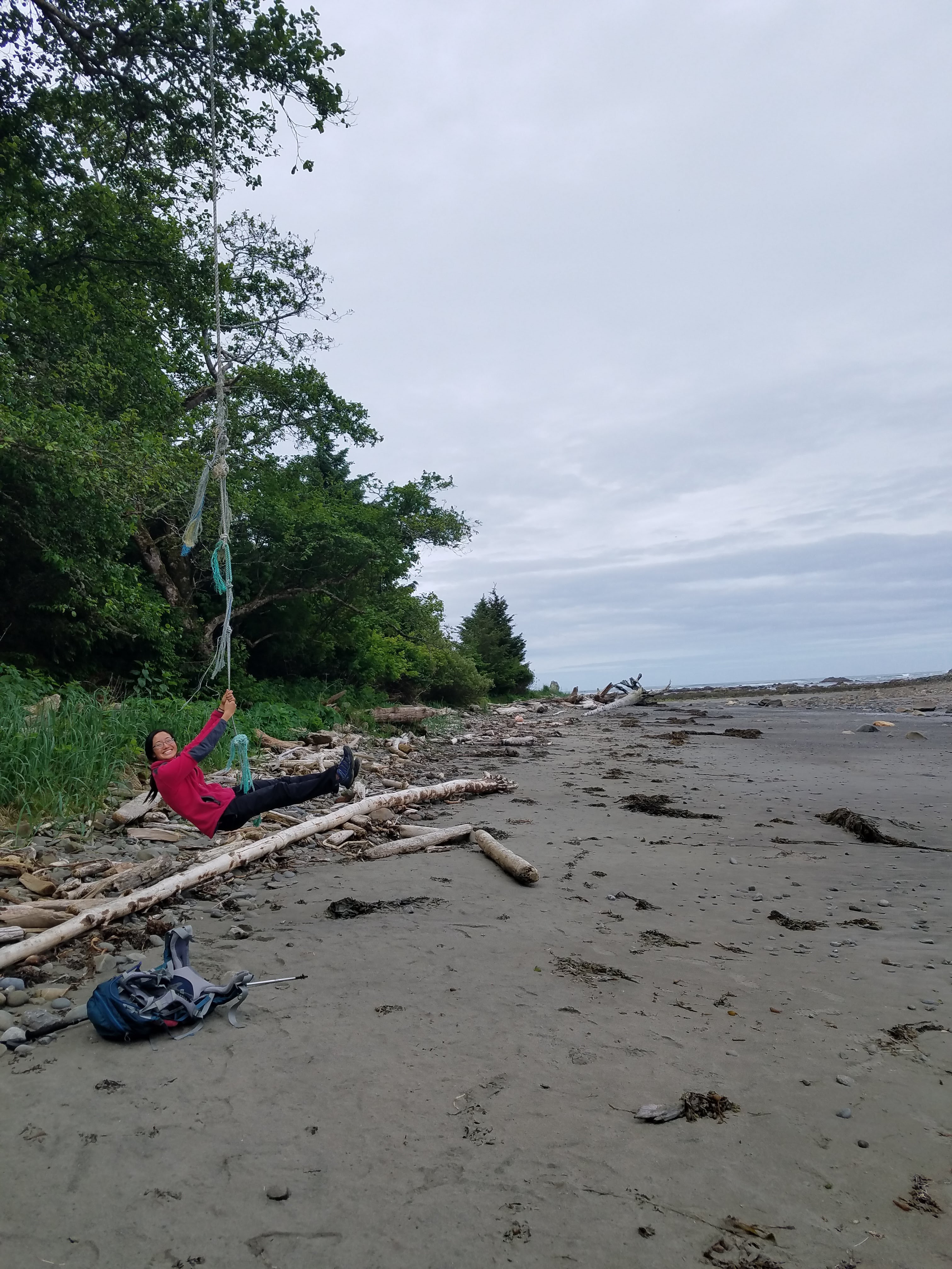 There's a fair bit of sea detritus along the hike. Lots of washed up ship parts, buoys, and ropes. We found someone made a ropeswing here.